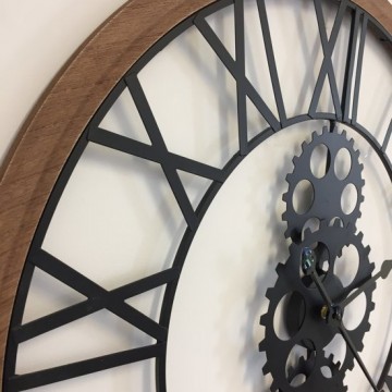 Grote metalen klok hout